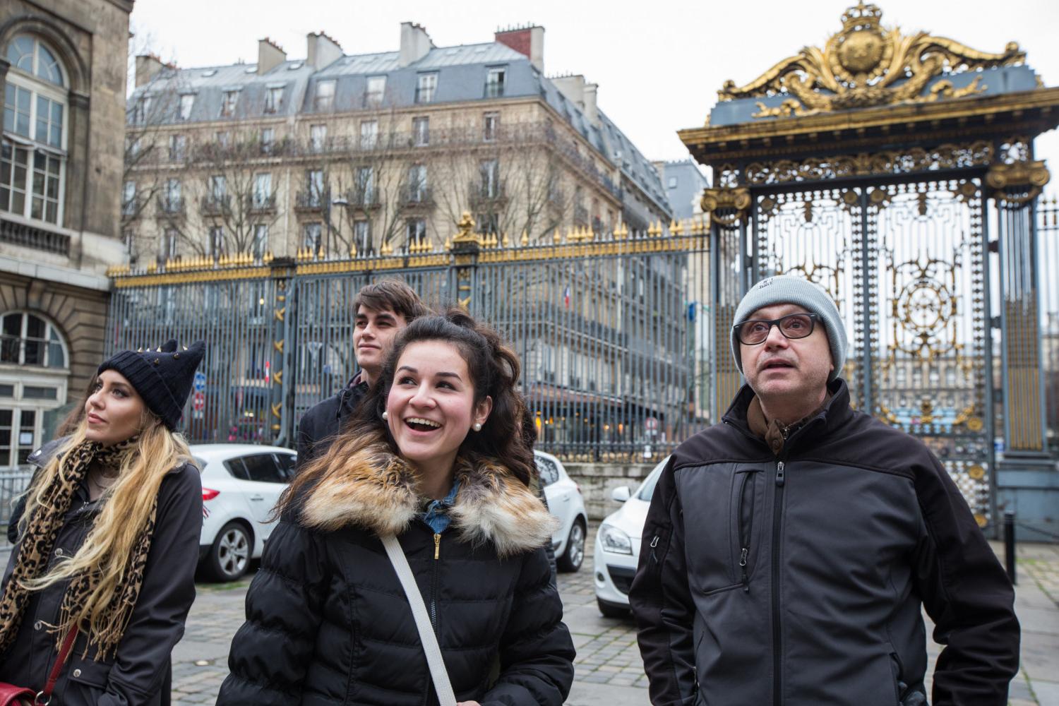 <a href='http://ylsv.ngskmc-eis.net'>bv伟德ios下载</a>学院法语教授Pascal Rollet带领学生们到巴黎游学.
